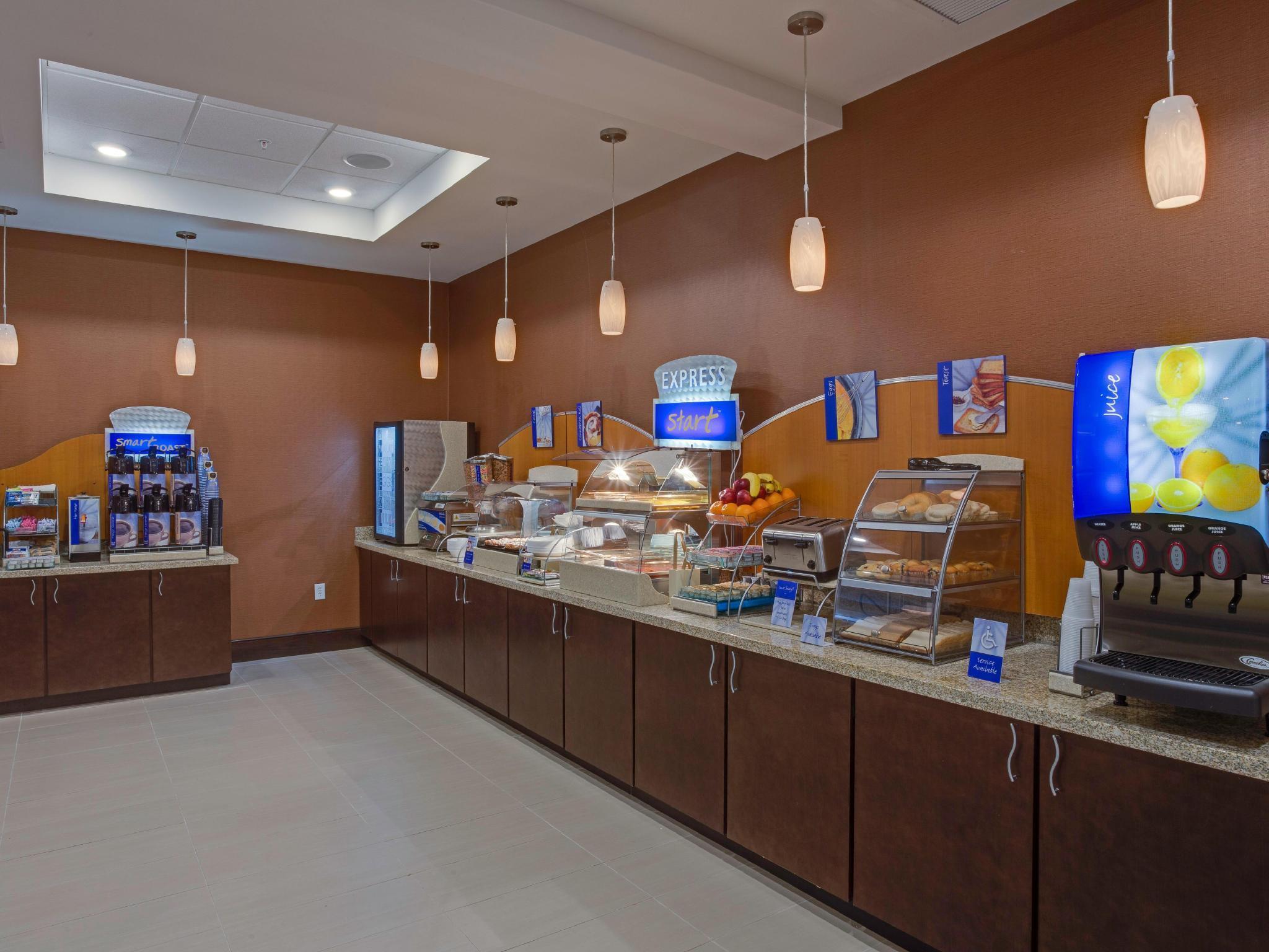 Holiday Inn Express Hotel & Suites Orlando East-Ucf Area By Ihg Alafaya Esterno foto